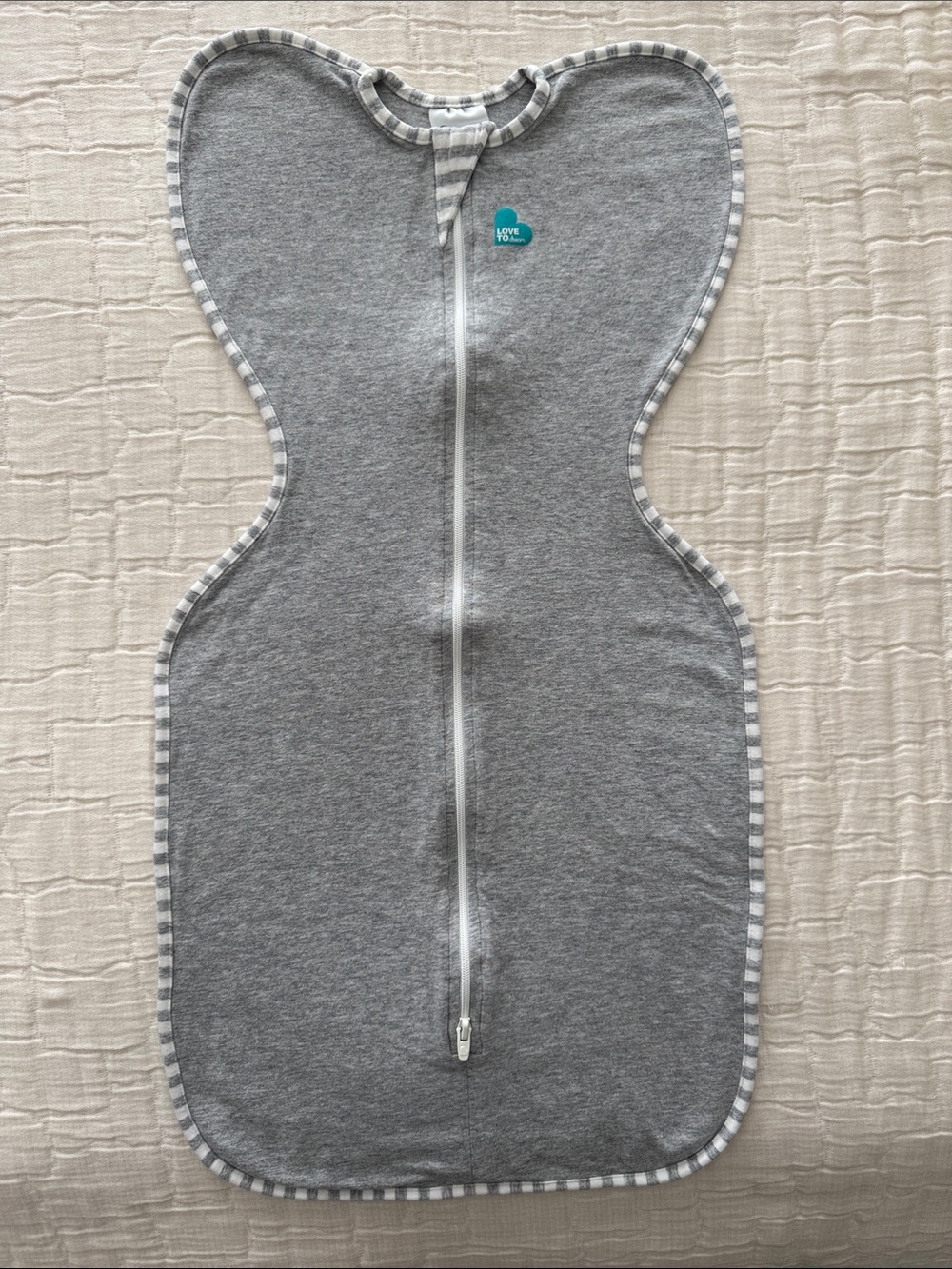 Love to dream Wing Style Swaddle - Grey, Size M, 13-19 lbs